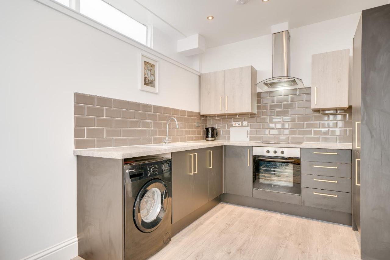 Town House Apartments ウェイクフィールド エクステリア 写真