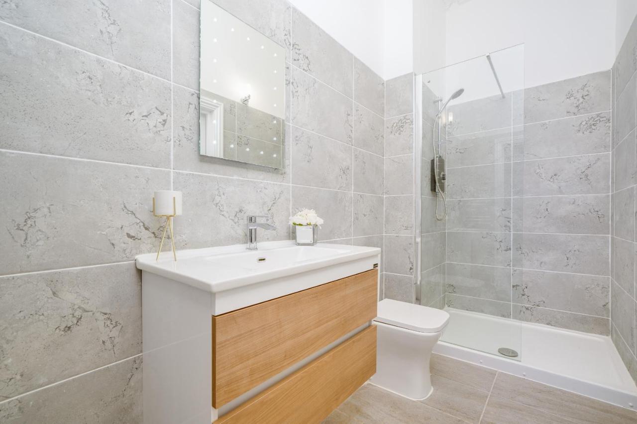Town House Apartments ウェイクフィールド エクステリア 写真