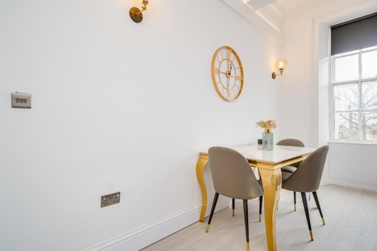 Town House Apartments ウェイクフィールド エクステリア 写真